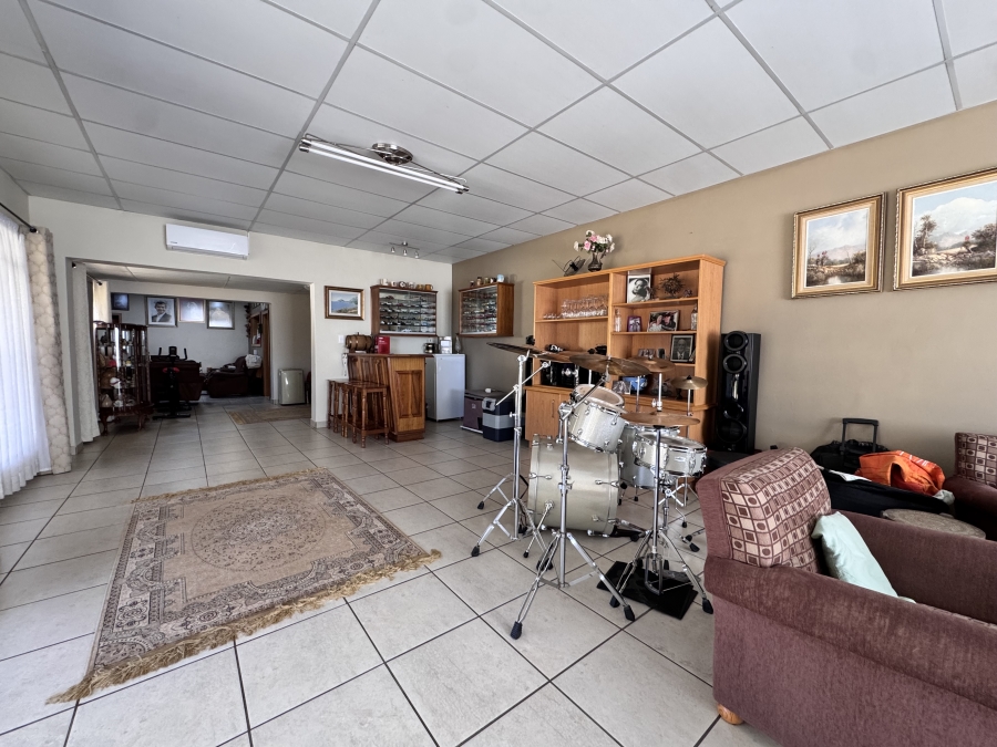 8 Bedroom Property for Sale in Meiringspark North West